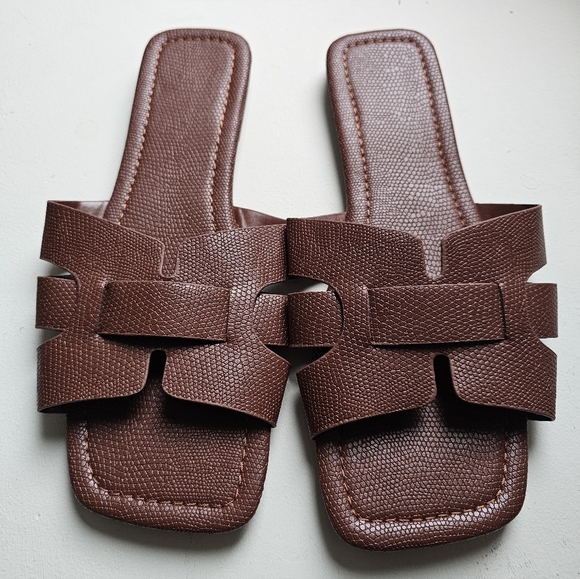 TRÏBE Brown Leather Like Slide Sandals Size 9 NWOT - Picture 4 of 7